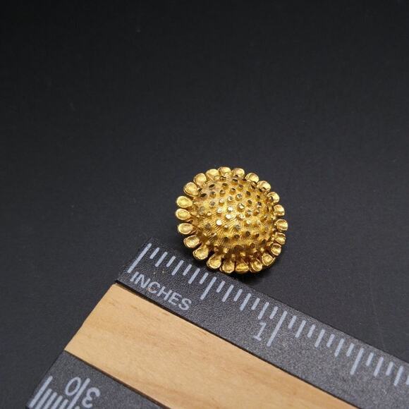 Vintage Gold Plated Textured Flower Brooch, Single Clip Earring, Mid-Century - Picture 7 of 8